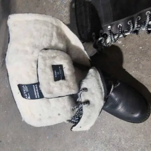 Artica Winter Boots with White Fleece Lining - Picture 3 of 5